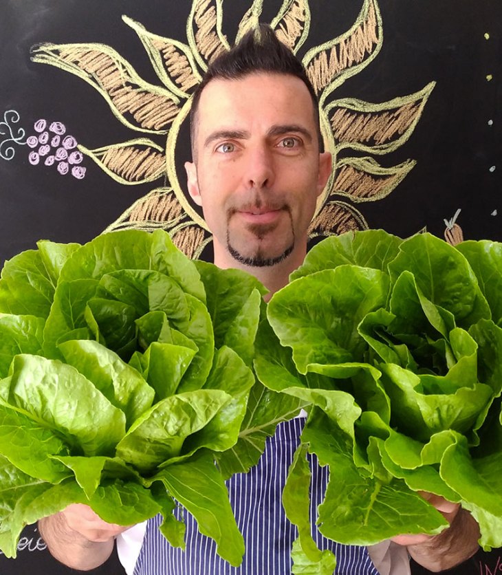 Dario Rossi nella sua gelateria