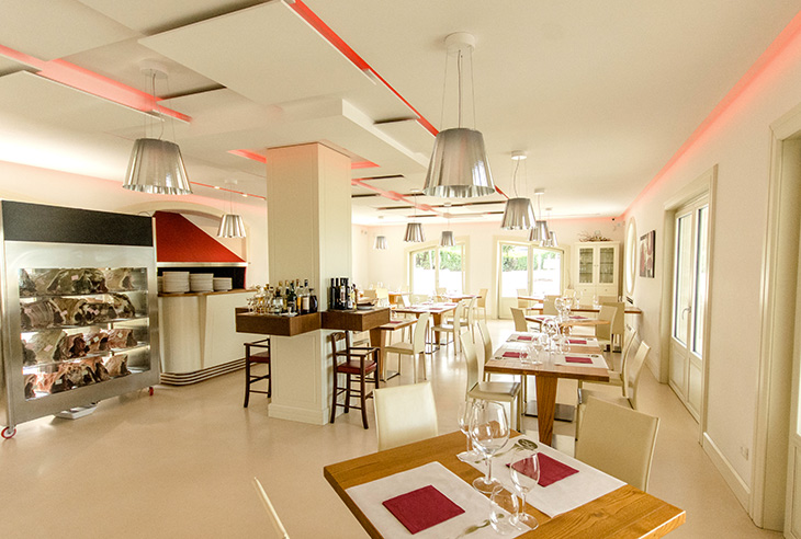 L’interno di Epos Wine & Food