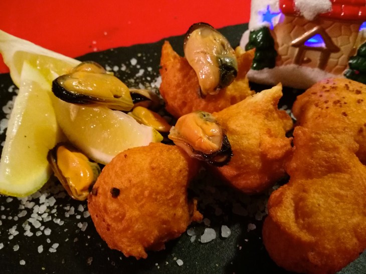 Le Frittelle di ceci con le cozze