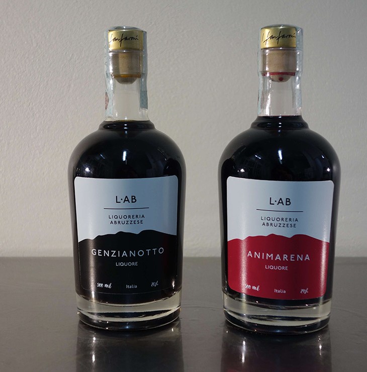 Bottiglie di GENZIANOTTO e ANIMANERA ĿAB