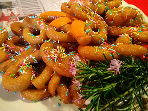 Scauratielli su piatto di portata