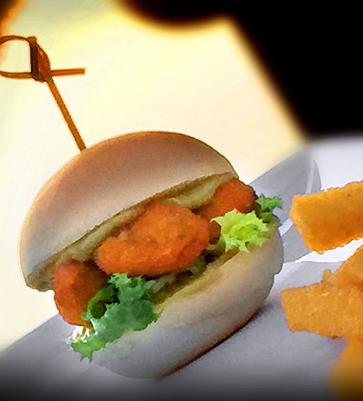 Il Panino con le cozze di Cervia fritte con Bastoncini di Polentami al curry e sale dolce di Cervia