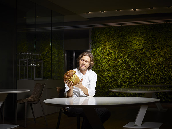 Lo chef Giuliano Baldessarri e il suo panettone Acqua Crua