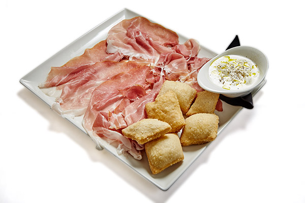 Lo Gnocco fritto, crudo e burrata