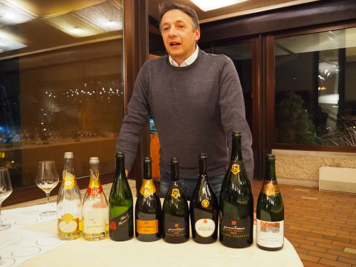 Gianni Tessari durante una degustazione