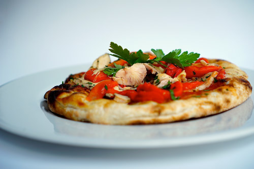 Pizza con pollo e peperoni