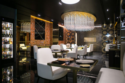 Un elegante interno del ristorante Idylio