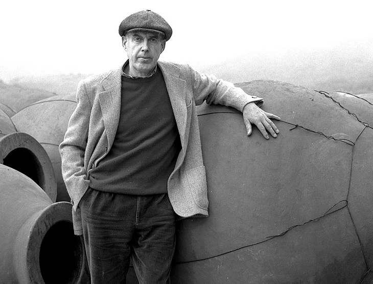 Josko appoggiato anfora