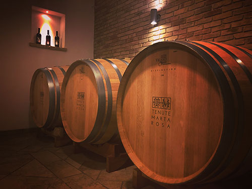 Le botti dell’azienda Tenute Martarosa