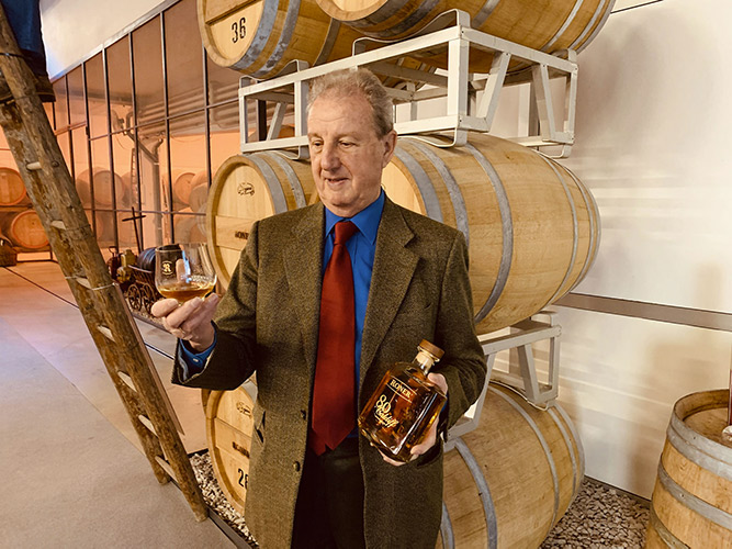 Andreas Roner mentre degusta il Caldiff 80 Special Edition