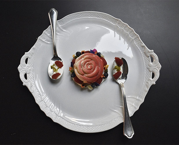 Una Rosa per due, il dessert ideato dallo chef Alessandro Breda per la cena di San Valentino
