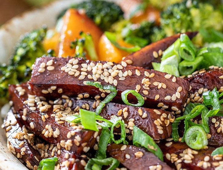 Compagnia Italiana Bowl con riso al sesamo, broccoli, zucca e teriyaki seitan