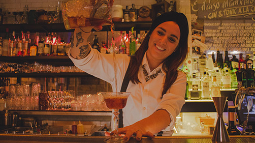 La bartender Ilaria Migliorini a La Zanzara d Roma