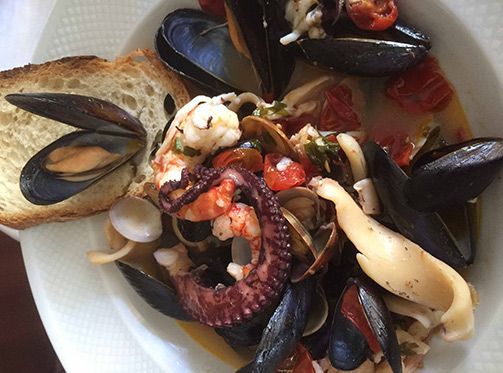 Zuppetta di pesce senza lische dello chef Marino Marchi del ristorante Il Veliero