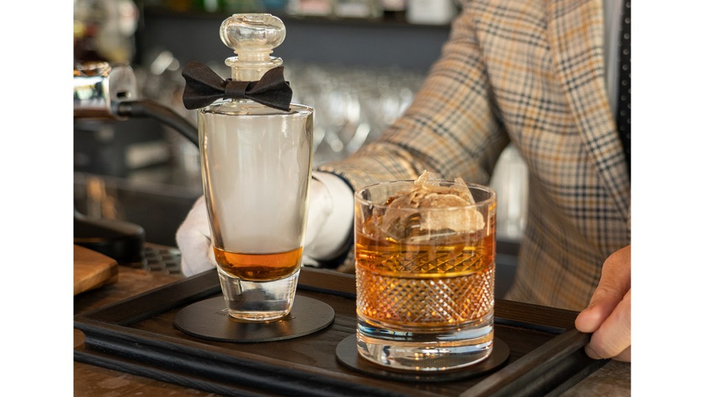 ALIAN GENTLEMAN di Guglielmo Miriello