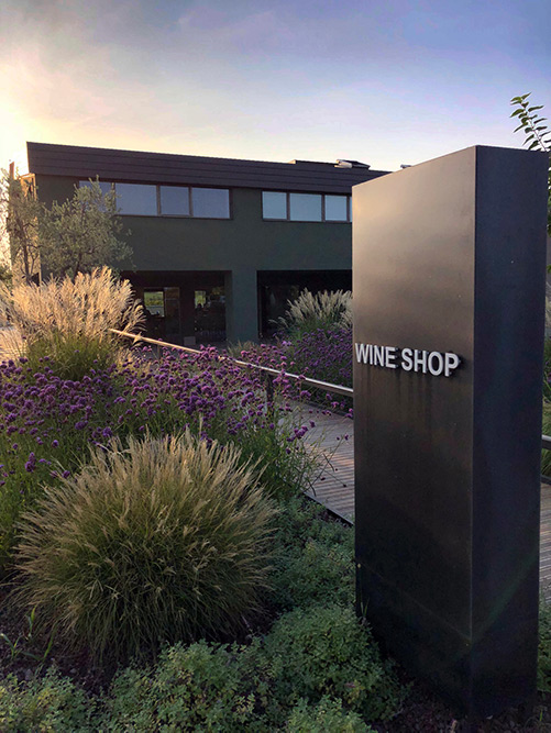 Esterno dell'Olivini Wine Shop