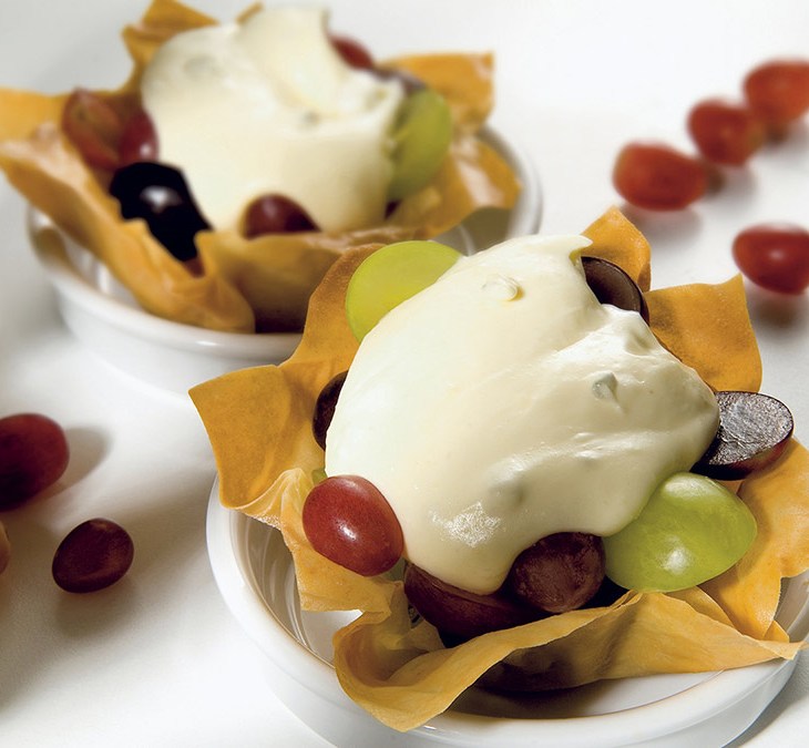 COCOTTE DI PASTA PHILLO, UVA E CHANTILLY AL GORGONZOLA DOP